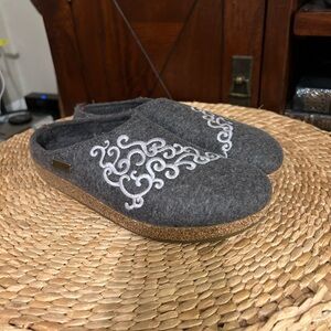 Haflinger Gray Hand Stitched Wool Slip on Shoes Slippers Womens EU40 US9